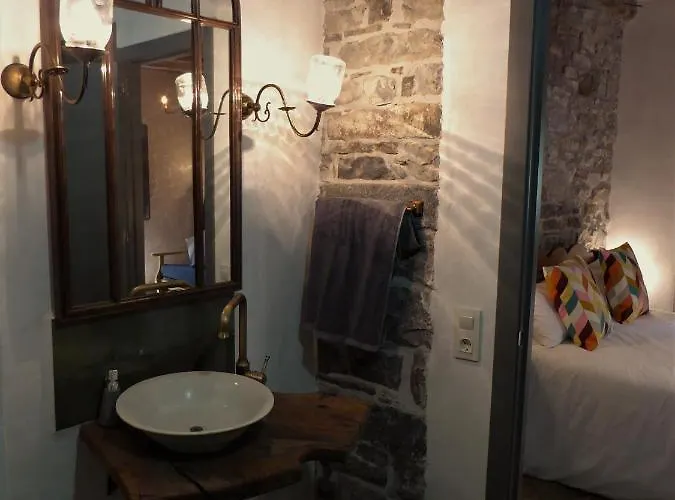 Dos Arcos Usana B&B 아인사